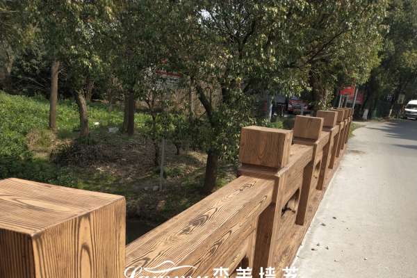 上海嘉定區(qū)馬陸葡萄主題公園水泥護欄木紋漆項