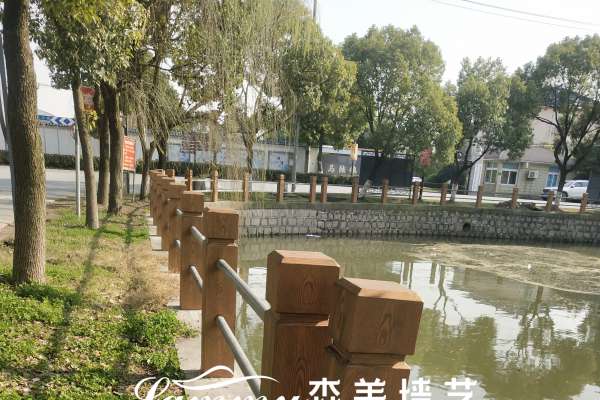 上海嘉定區(qū)馬陸葡萄主題公園水泥護欄木紋漆項